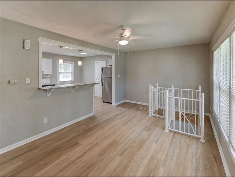 512 NW Lakeview Rd, Blue Springs, MO 64014