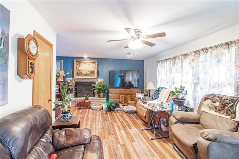 204 W 16th St, Holden, MO 64040
