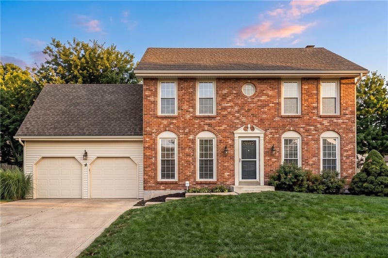 3907 NE Clearbrook Dr NE, Lee's Summit, MO 64064