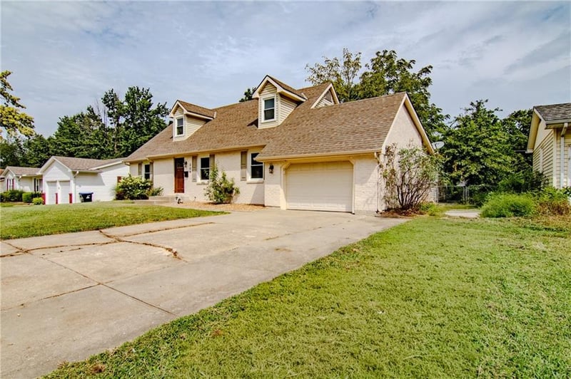 309 Hillcrest Dr, Warrensburg, MO 64093