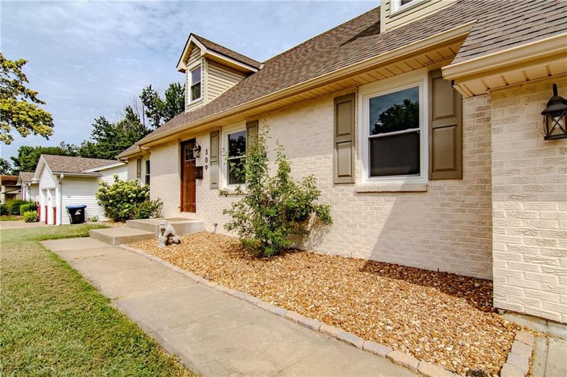 309 Hillcrest Dr, Warrensburg, MO 64093
