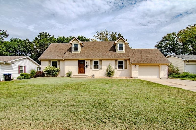 309 Hillcrest Dr, Warrensburg, MO 64093