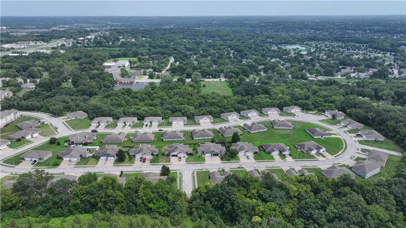 4880 Queen Ridge Ave, Independence, MO 64136