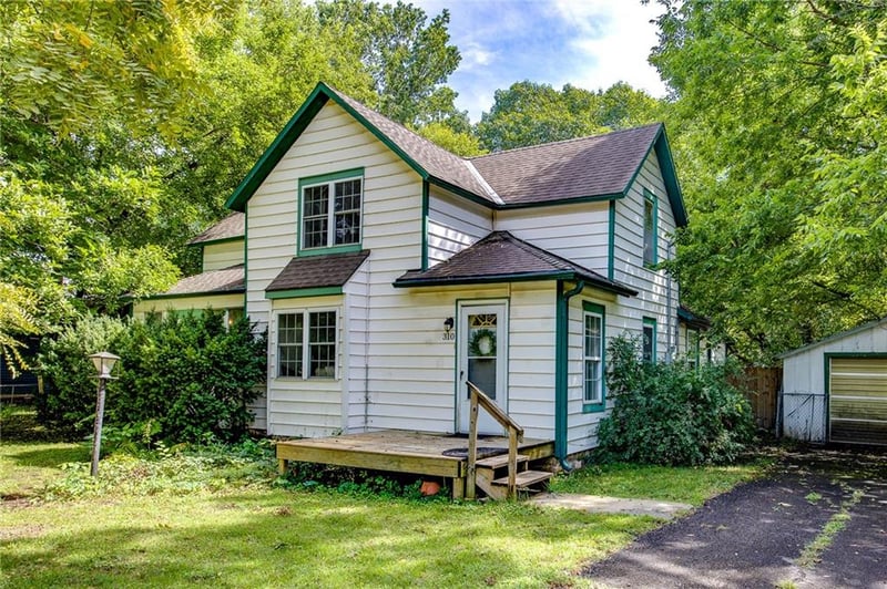 310 W Bridge St, Perry, KS 66073