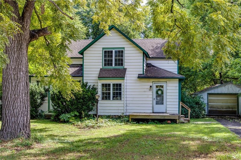 310 W Bridge St, Perry, KS 66073
