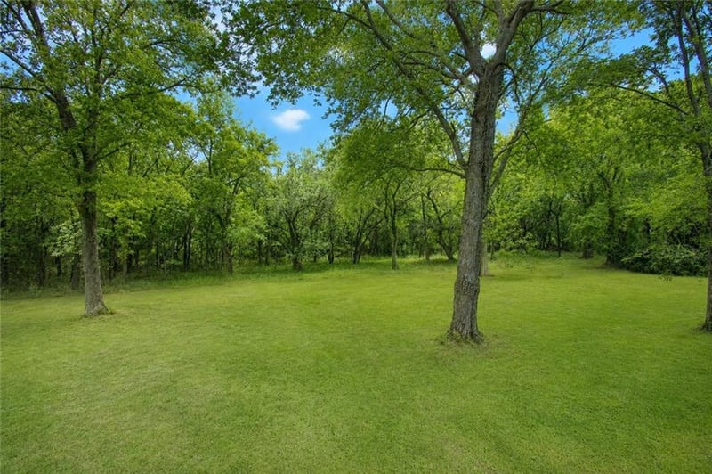 566 E 1000 Rd, Baldwin City, KS 66006
