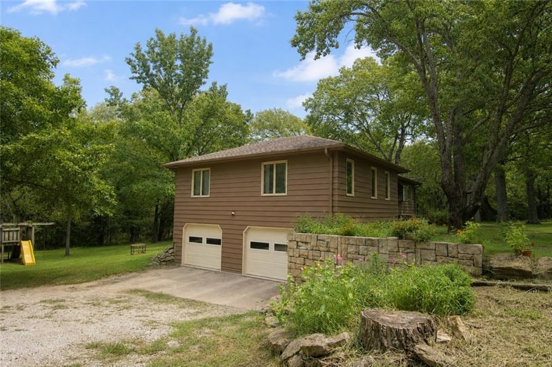 566 E 1000 Rd, Baldwin City, KS 66006