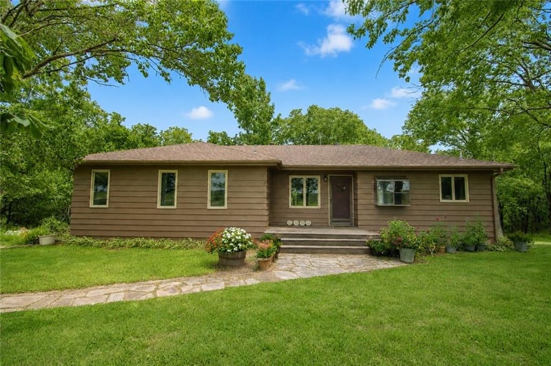 566 E 1000 Rd, Baldwin City, KS 66006
