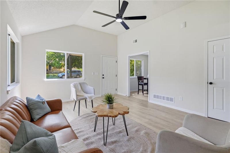 607 N Chestnut St, Olathe, KS 66061