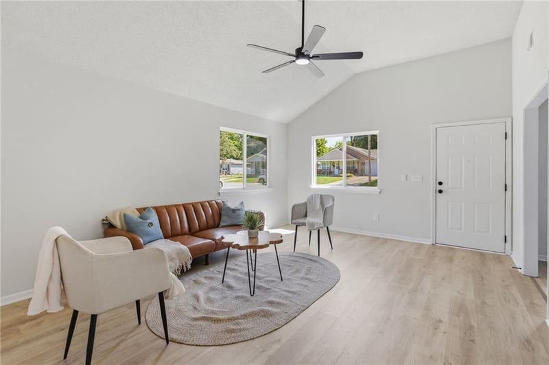 607 N Chestnut St, Olathe, KS 66061