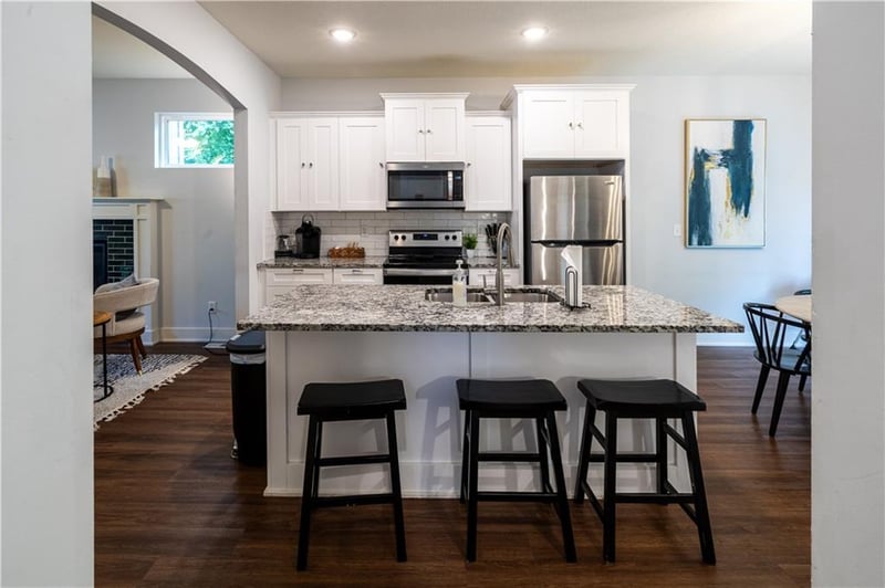 2202 N Woodsbury Rd, Independence, MO 64058