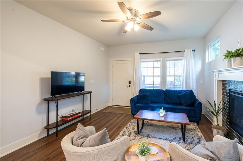 2202 N Woodsbury Rd, Independence, MO 64058