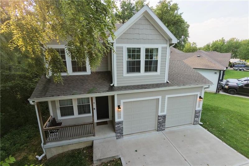 2202 N Woodsbury Rd, Independence, MO 64058