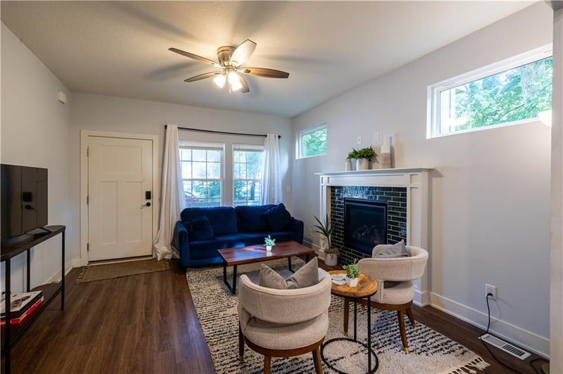 2202 N Woodsbury Rd, Independence, MO 64058