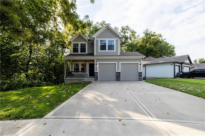 2202 N Woodsbury Rd, Independence, MO 64058