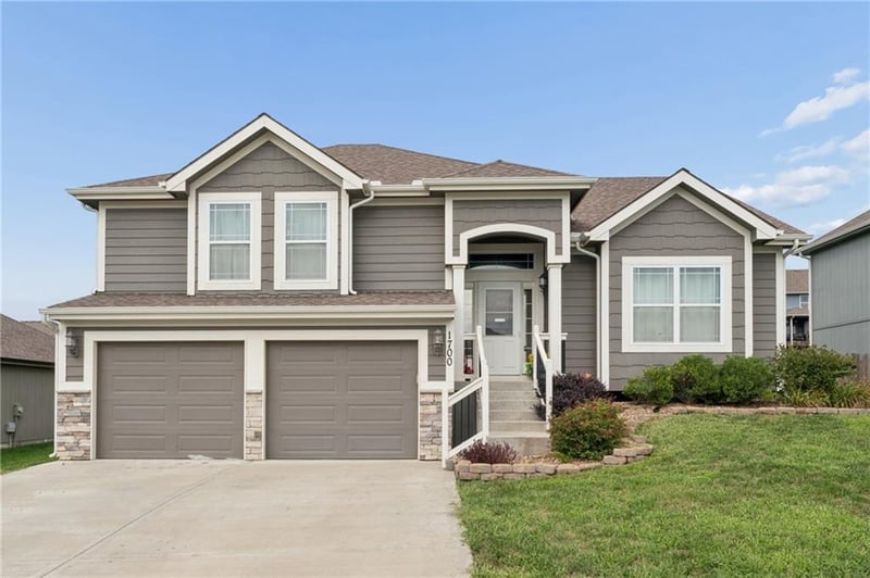 1700 Chestnut St, Kearney, MO 64060