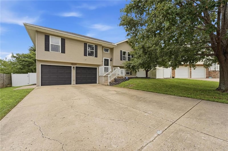 1403 Glenda Ter, Cameron, MO 64429