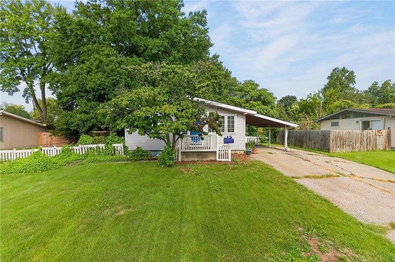 5902 N Garfield Ave, Kansas City, MO 64118