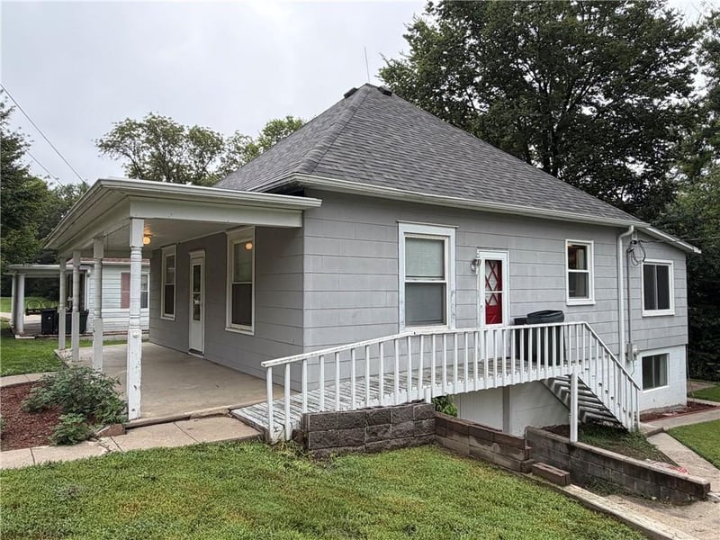 302 N Chestnut St, Forest City, MO 64451