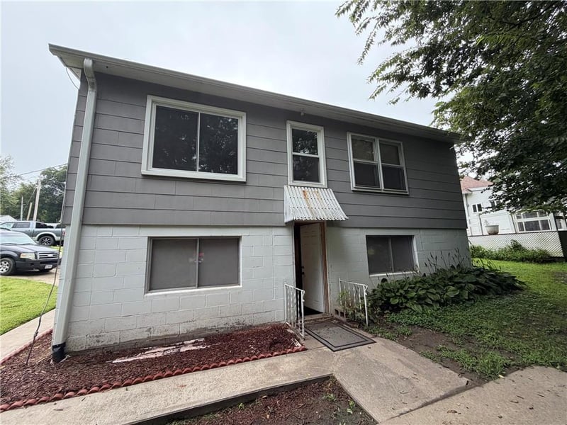302 N Chestnut St, Forest City, MO 64451