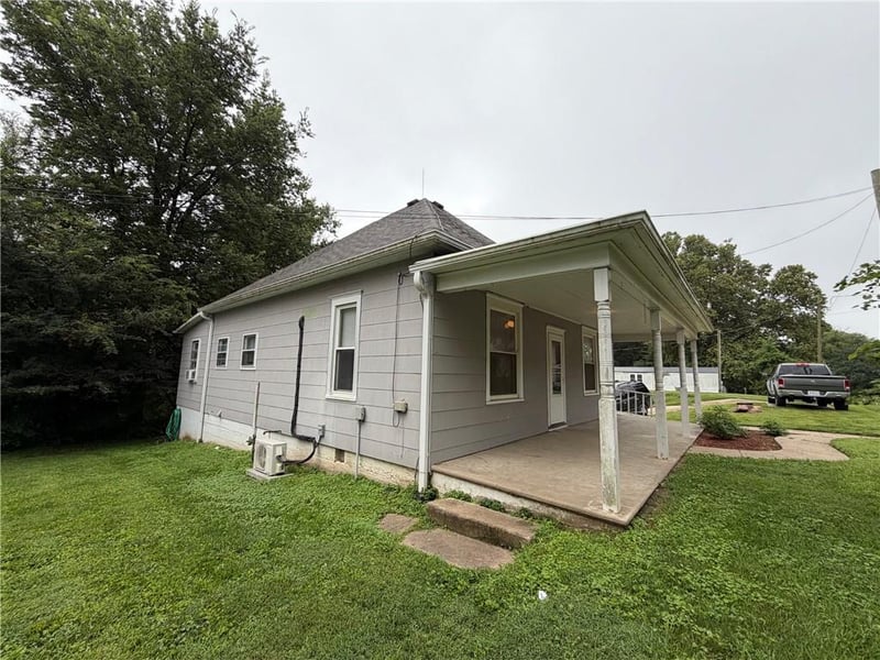 302 N Chestnut St, Forest City, MO 64451