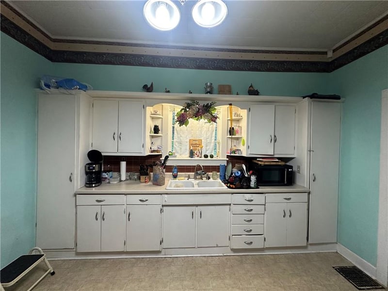 406 W Poulin St, St Joseph, MO 64501