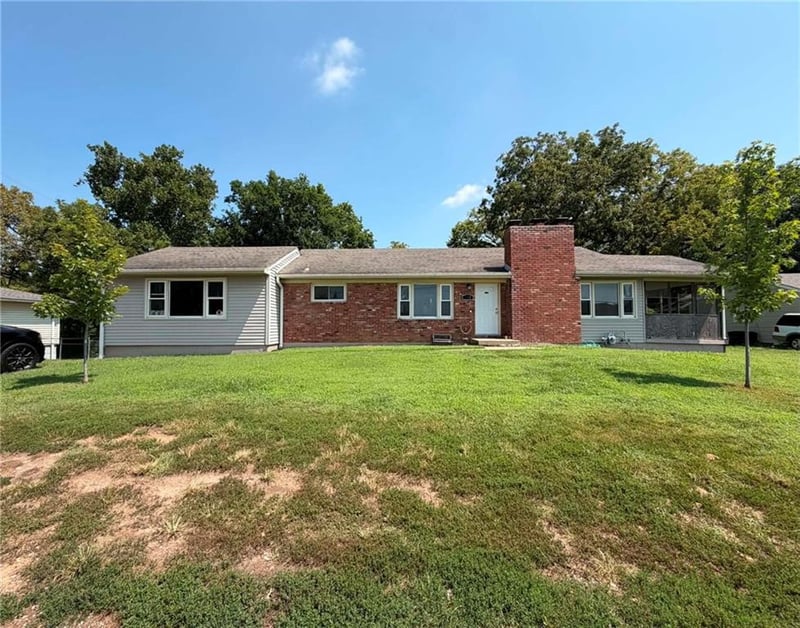 551 S Bluegrass Dr, Bonner Springs, KS 66012