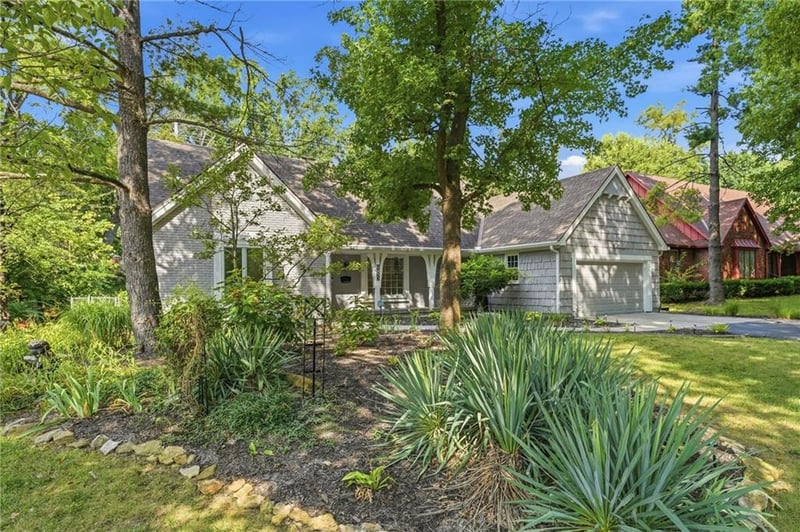 9932 Roe Ave, Overland Park, KS 66207