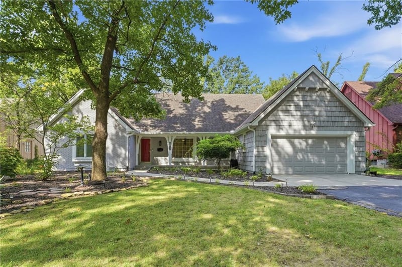 9932 Roe Ave, Overland Park, KS 66207