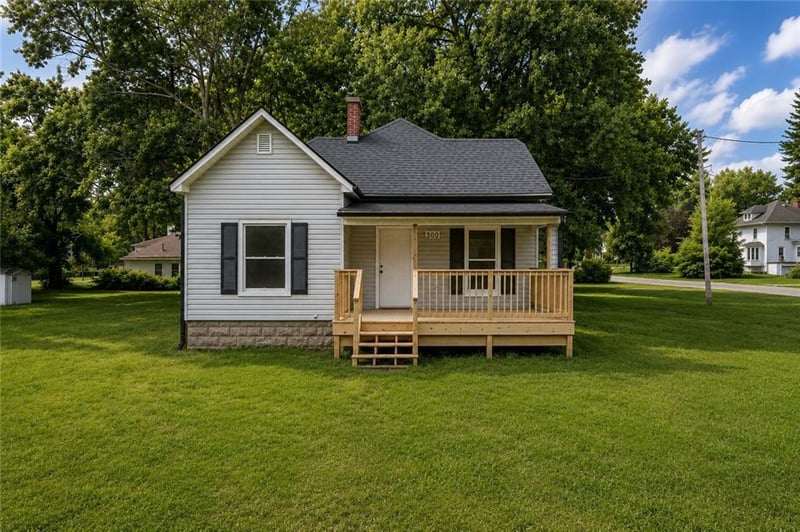 300 Maple St, Lathrop, MO 64465