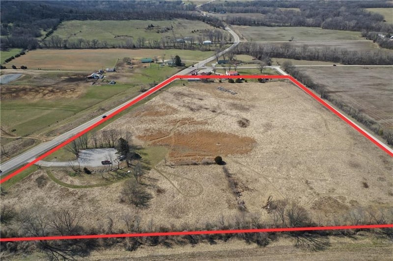 37682 10 Hw, Richmond, MO 64085