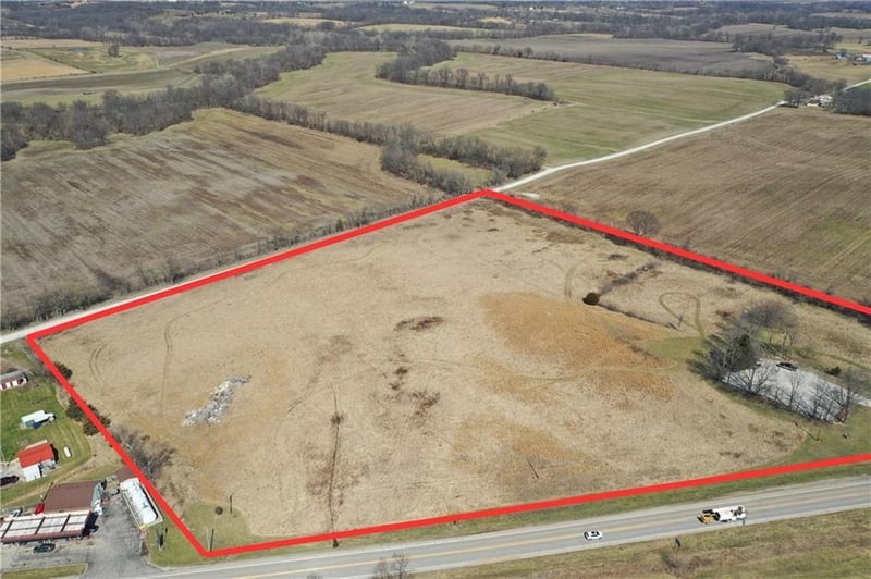 37682 10 Hw, Richmond, MO 64085