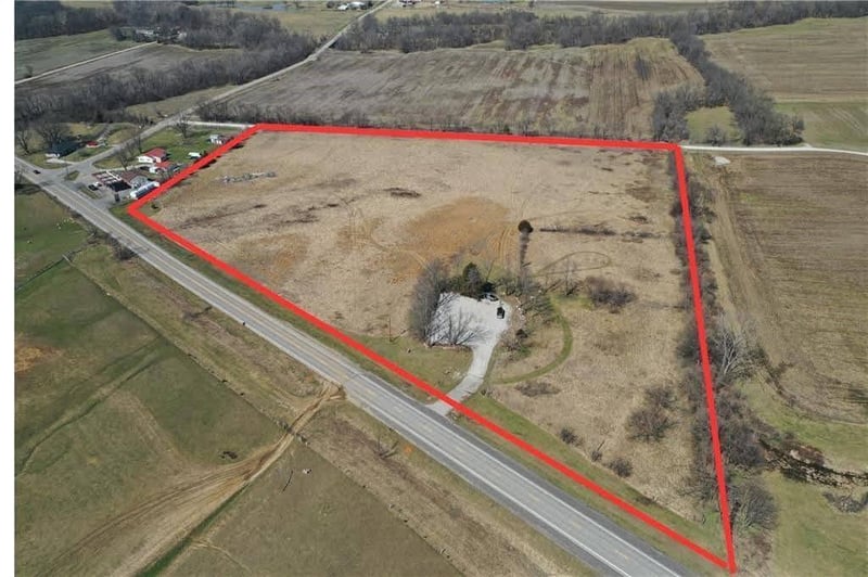 37682 10 Hw, Richmond, MO 64085