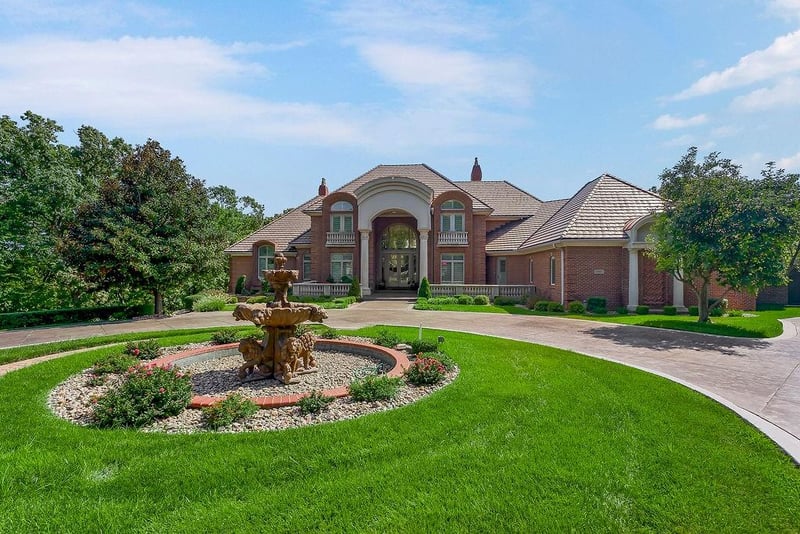 6006 W Shore Ct, Parkville, MO 64152