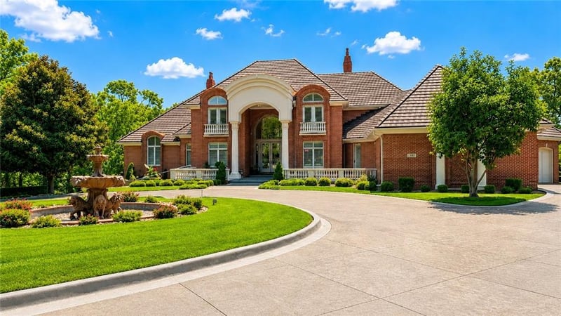 6006 West Shore Ct, Parkville, MO 64152