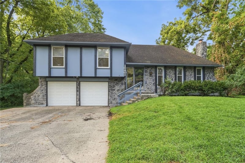 10401 E 71st Ter, Raytown, MO 64133