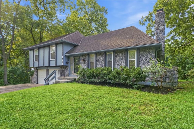 10401 E 71st Ter, Raytown, MO 64133