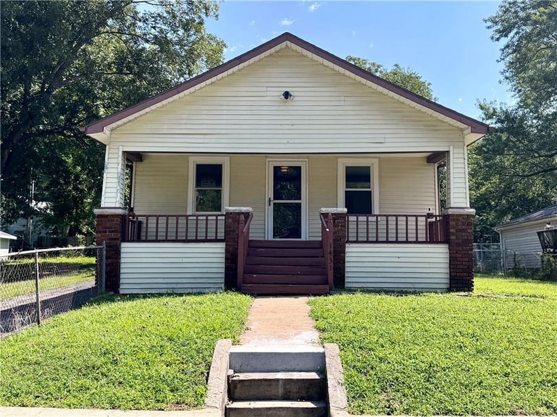 1431 S Hardy Ave, Independence, MO 64052