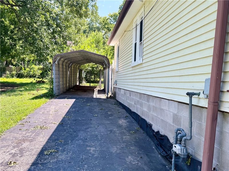 1431 S Hardy Ave, Independence, MO 64052
