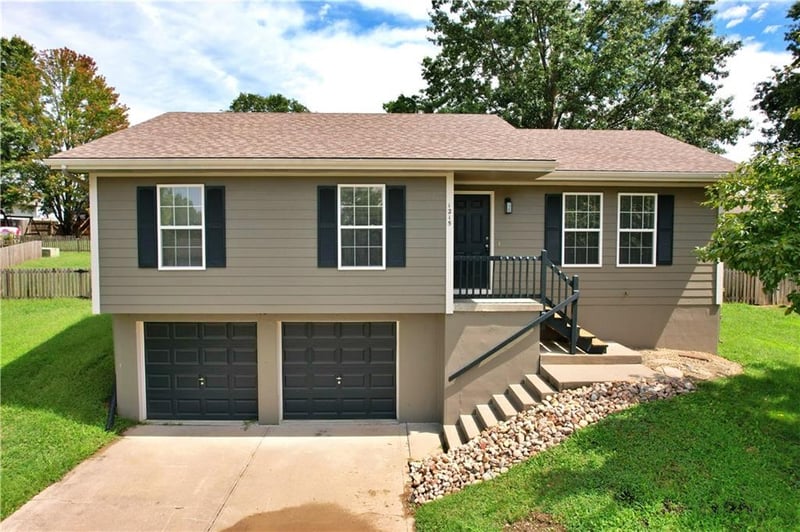 1215 Susan St, Kearney, MO 64060