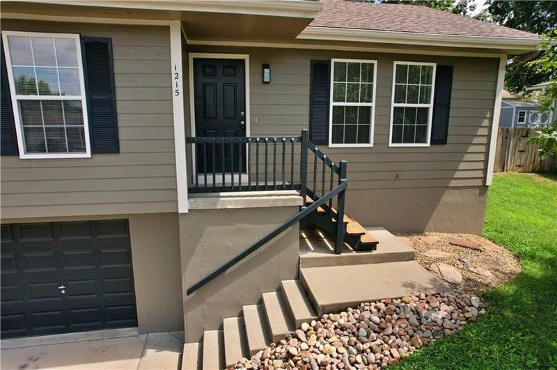 1215 Susan St, Kearney, MO 64060