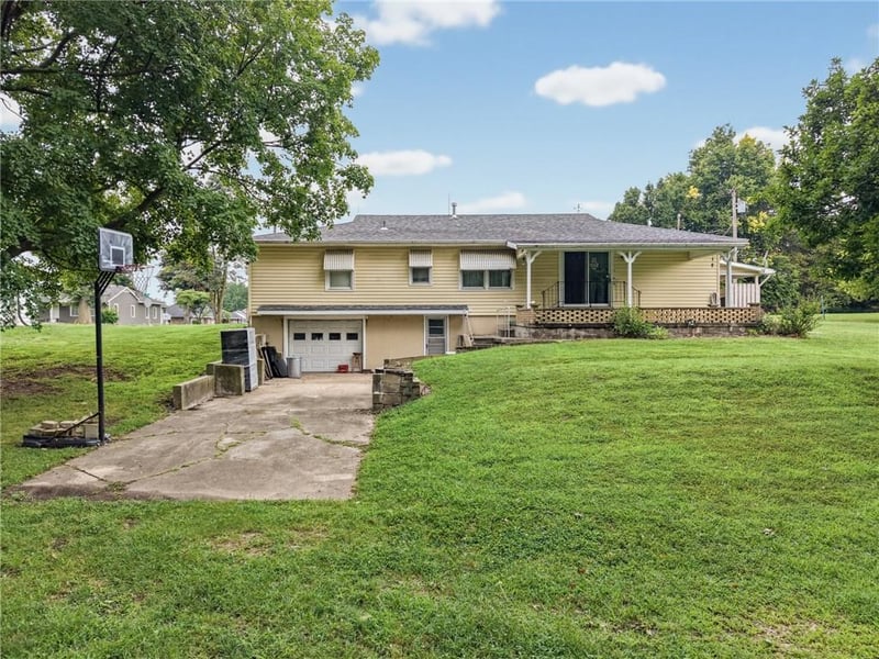 1412 N Main St, Carrollton, MO 64633
