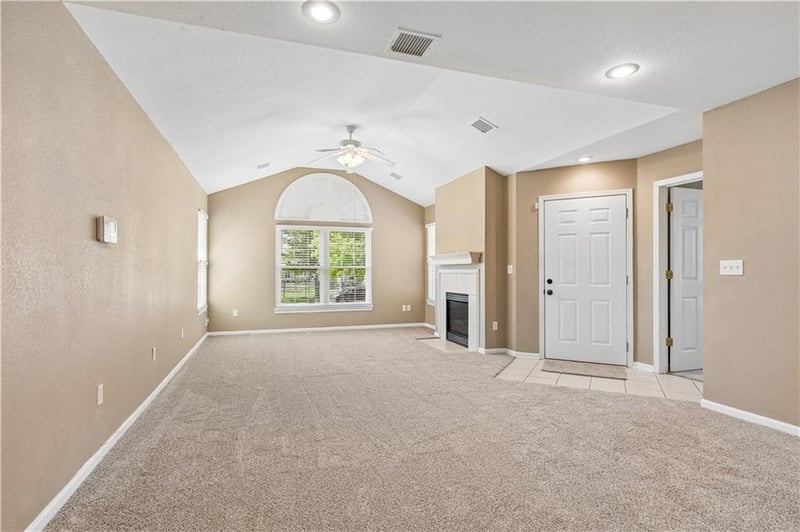 931 NE Devon Dr, Lee's Summit, MO 64064