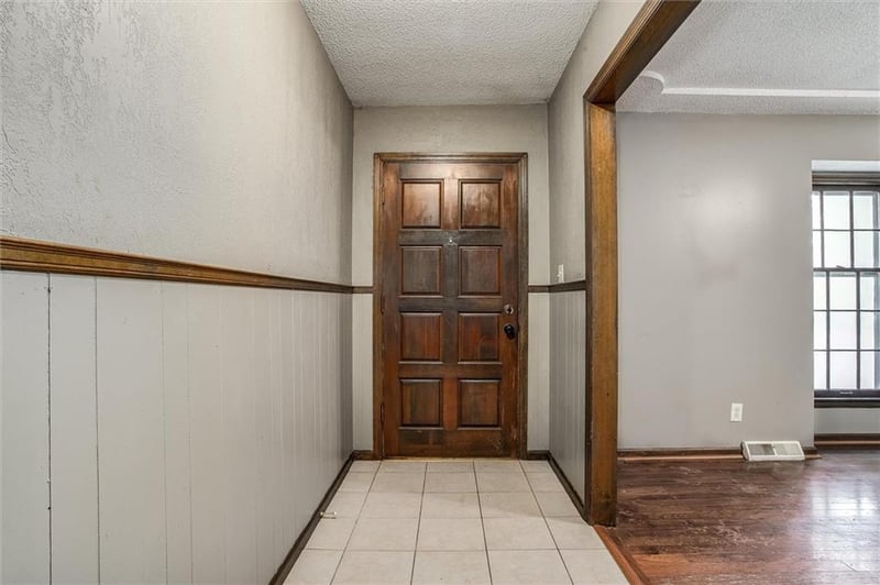 12837 Sycamore Ave, Grandview, MO 64030