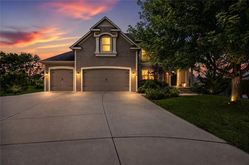 4229 S White Sands Ct, Blue Springs, MO 64015