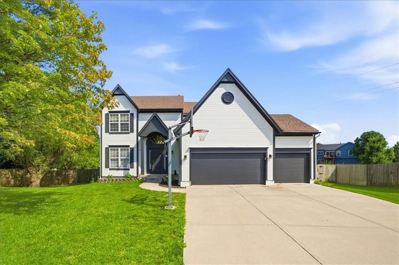 16345 S Warwick St, Olathe, KS 66062