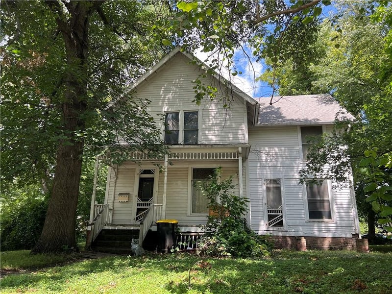 1207 W Chestnut St, Savannah, MO 64485