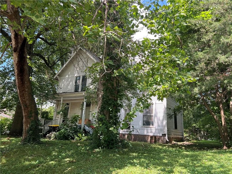 1207 W Chestnut St, Savannah, MO 64485