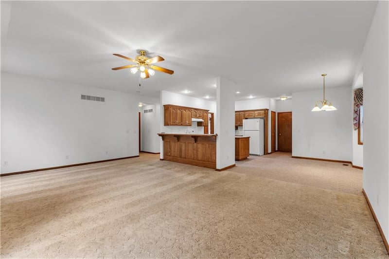 4909 Ashbey Dr, St Joseph, MO 64506