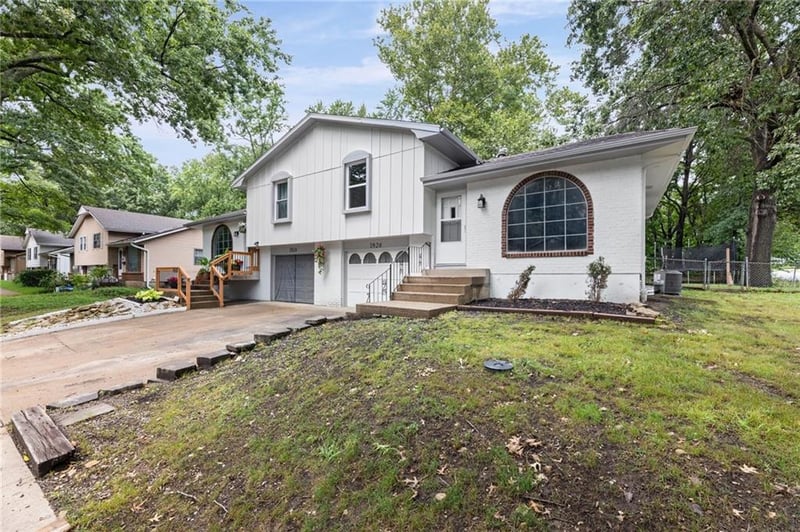 1926 E Cedar St, Olathe, KS 66062